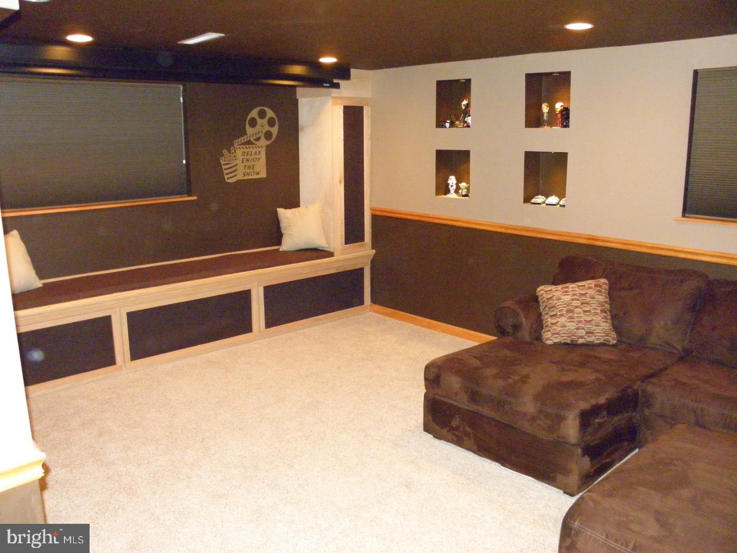 36 Linden Road Burlington, NJ 08016 - Photo 18 of 25 Family Room