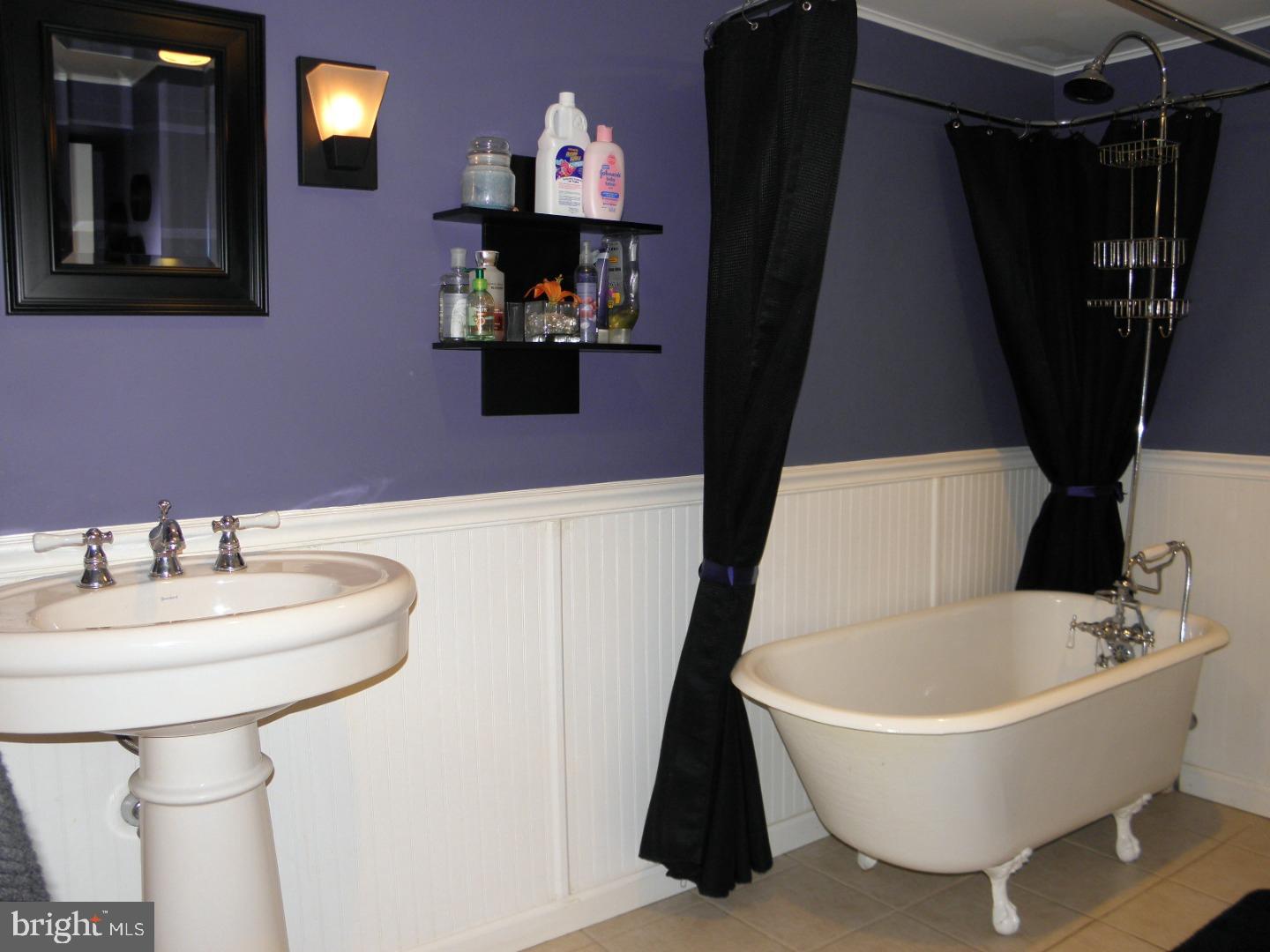36 Linden Road Burlington, NJ 08016 - Photo 19 of 25 Bathroom