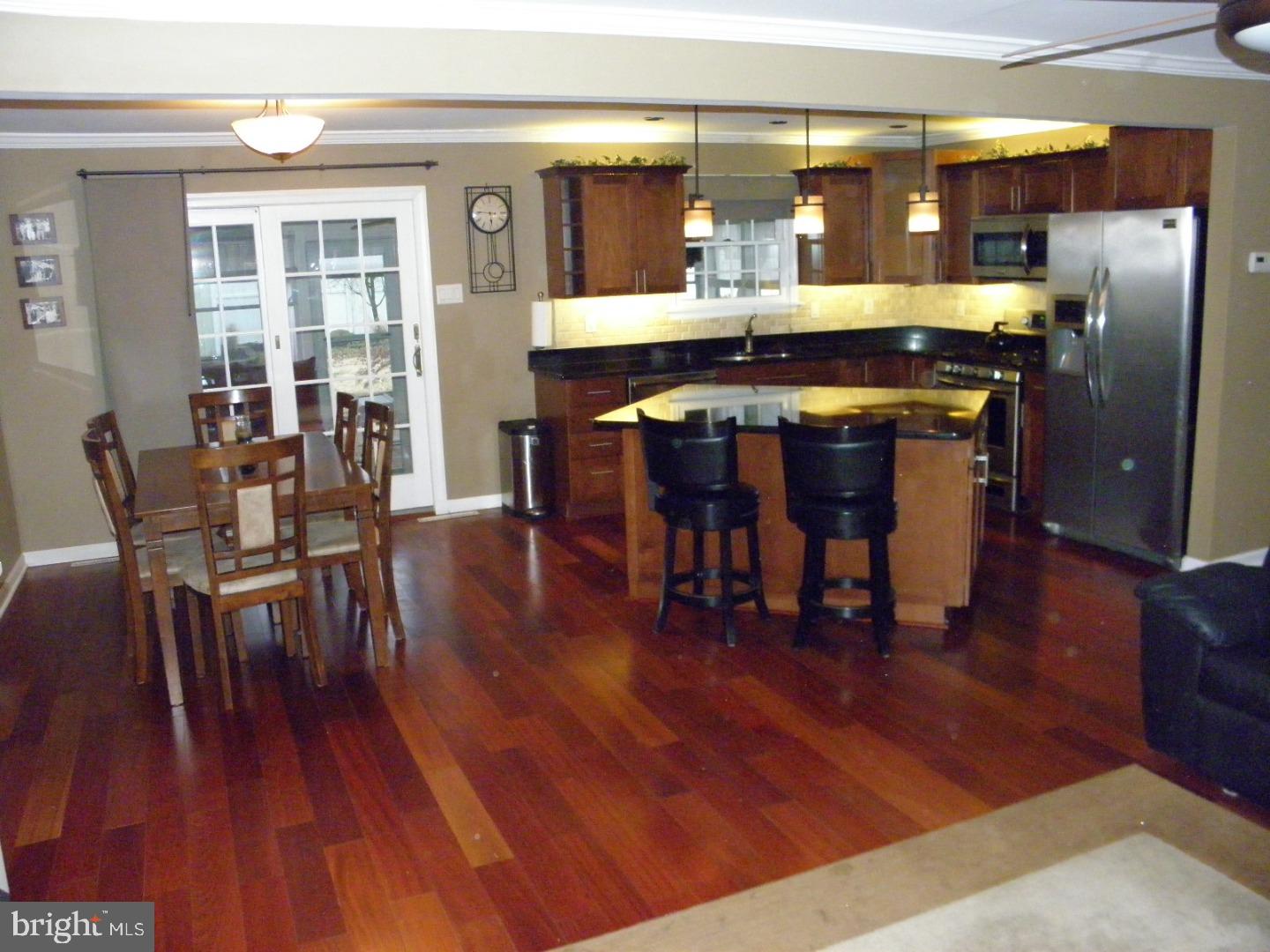 36 Linden Road Burlington, NJ 08016 - Photo 5 of 25 Dining Room