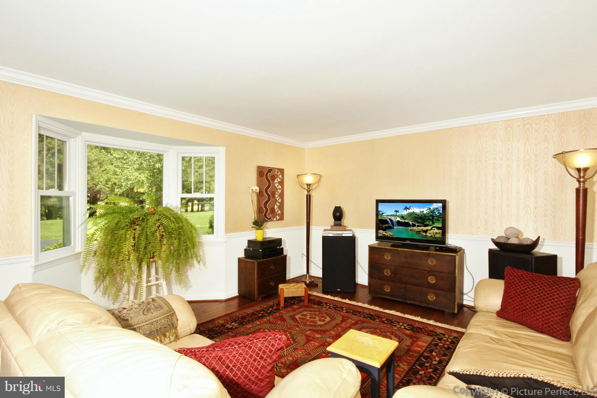 8309 Palmer Road Middletown, MD 21769 - Photo 7 of 29 Living Room