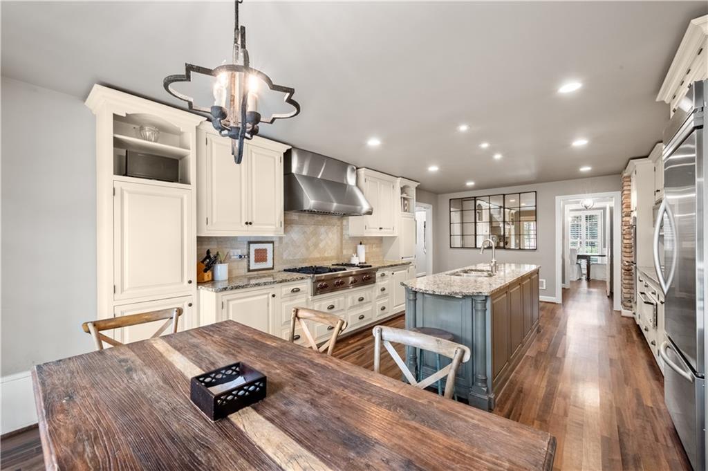 4220 Exeter Close Northwest Atlanta, GA 30327 - Photo 9 of 61