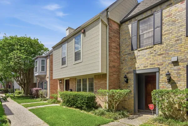 $260,000 | 13132 Trail Hollow Drive, Unit 3132, Houston, TX 77079