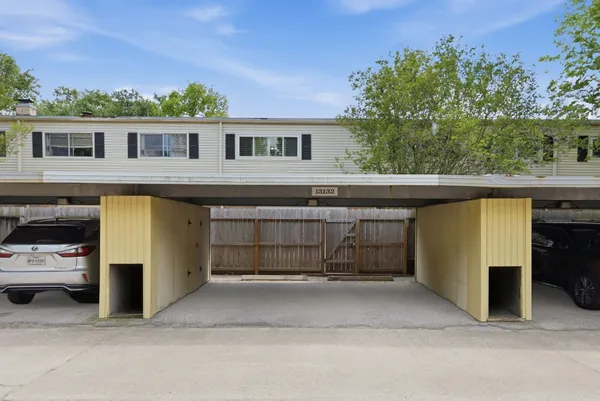 $260,000 | 13132 Trail Hollow Drive, Unit 3132, Houston, TX 77079