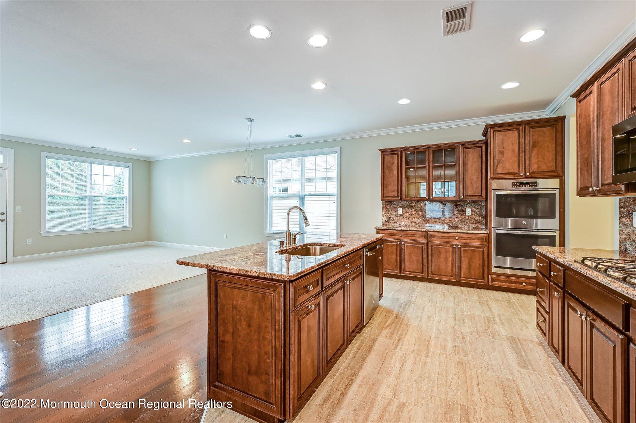 25 Comtois Road Manalapan, NJ 07726 - Photo 13 of 46 13-20521221