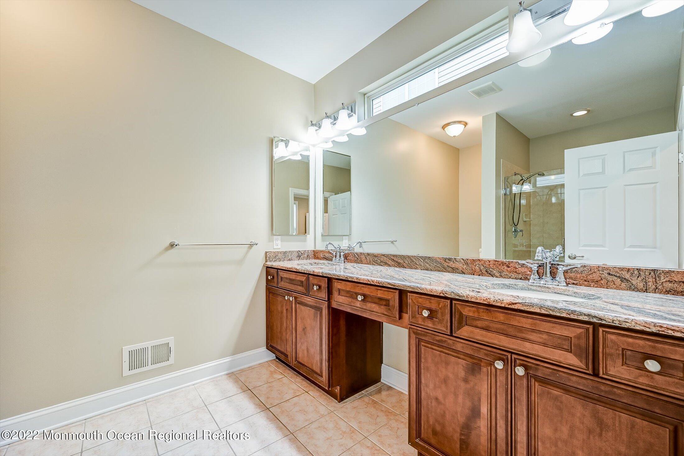 25 Comtois Road Manalapan, NJ 07726 - Photo 24 of 46 24-20521283