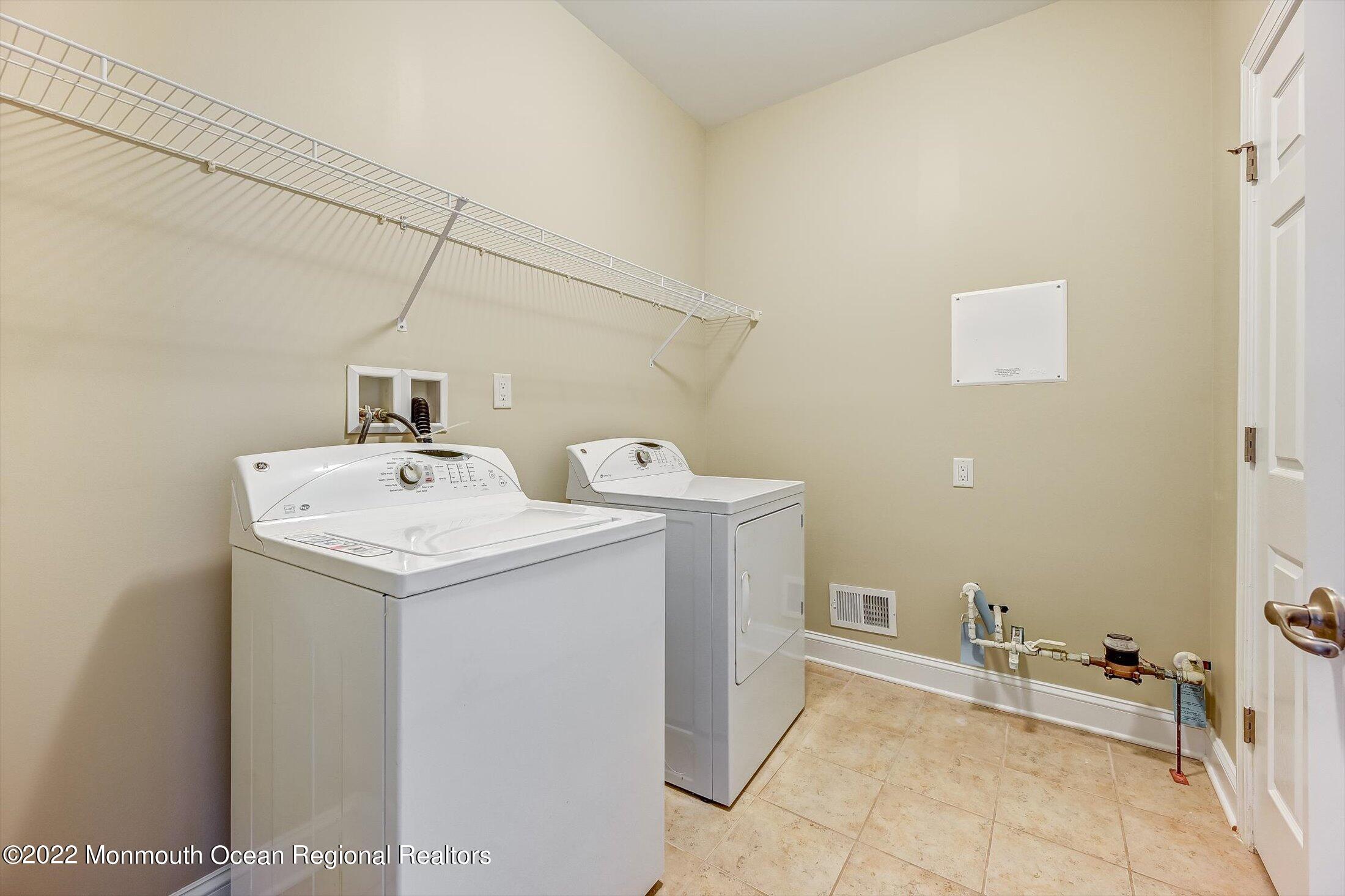 25 Comtois Road Manalapan, NJ 07726 - Photo 27 of 46 27-20521288