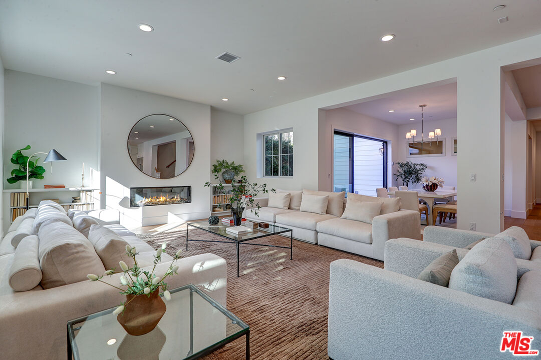 4241 Woodcliff Road Sherman Oaks, CA 91403 - Photo 11 of 30