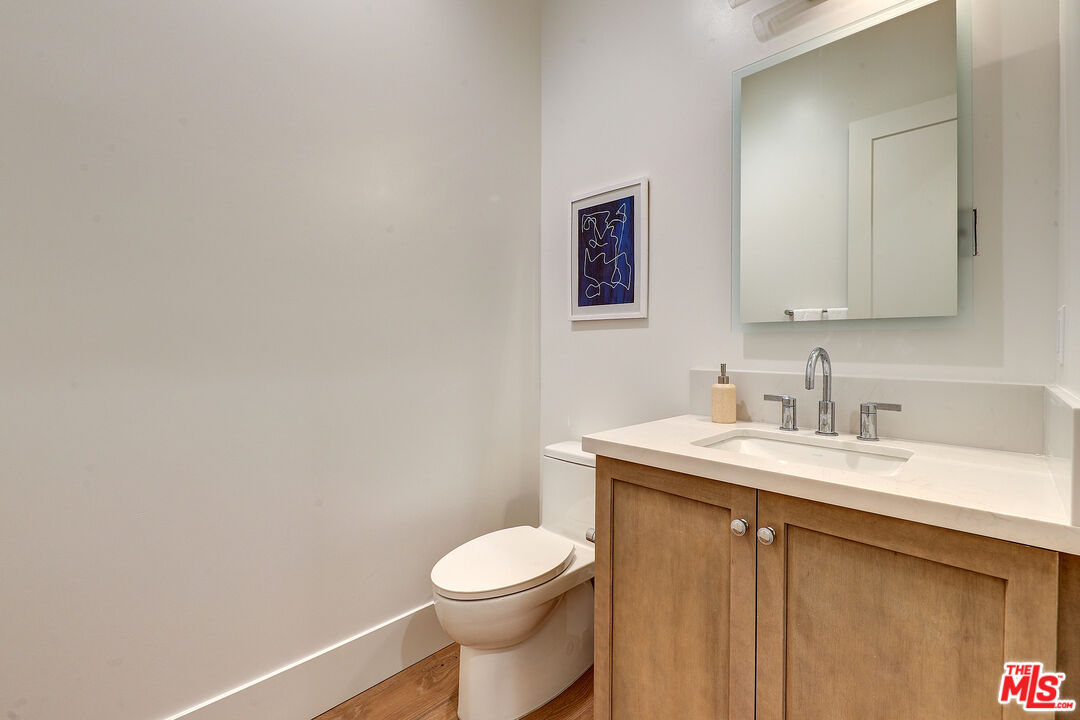 4241 Woodcliff Road Sherman Oaks, CA 91403 - Photo 14 of 30