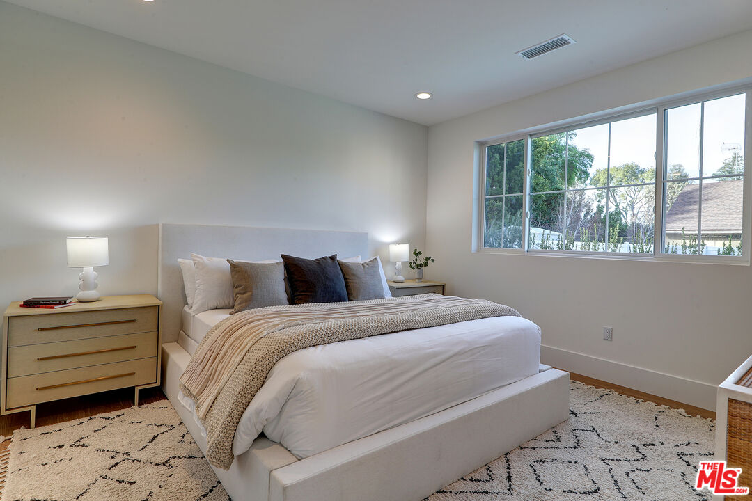4241 Woodcliff Road Sherman Oaks, CA 91403 - Photo 16 of 30