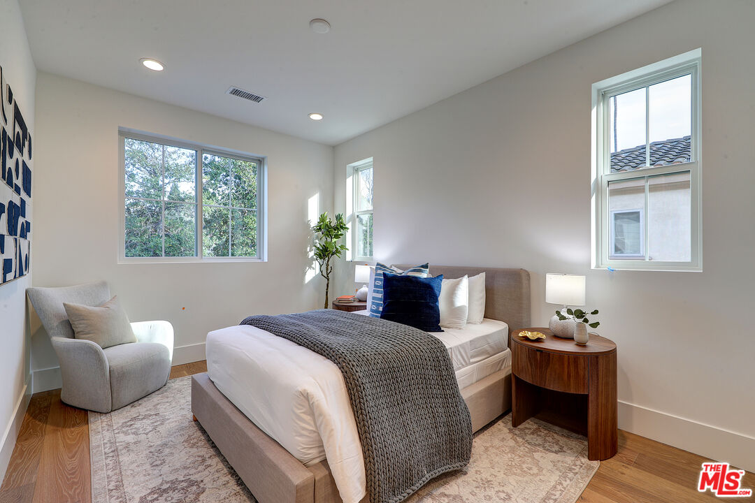 4241 Woodcliff Road Sherman Oaks, CA 91403 - Photo 17 of 30