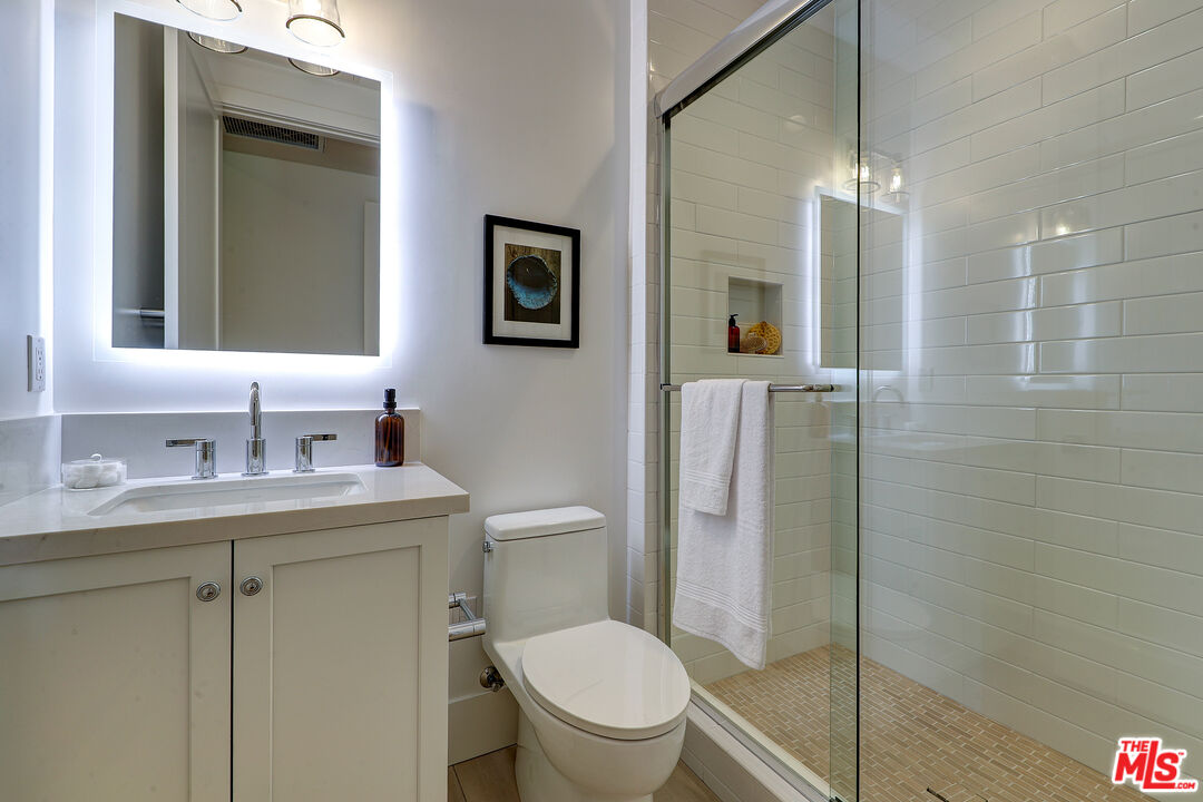 4241 Woodcliff Road Sherman Oaks, CA 91403 - Photo 18 of 30