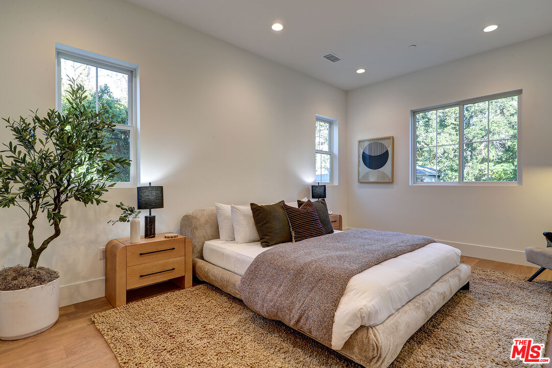 4241 Woodcliff Road Sherman Oaks, CA 91403 - Photo 19 of 30