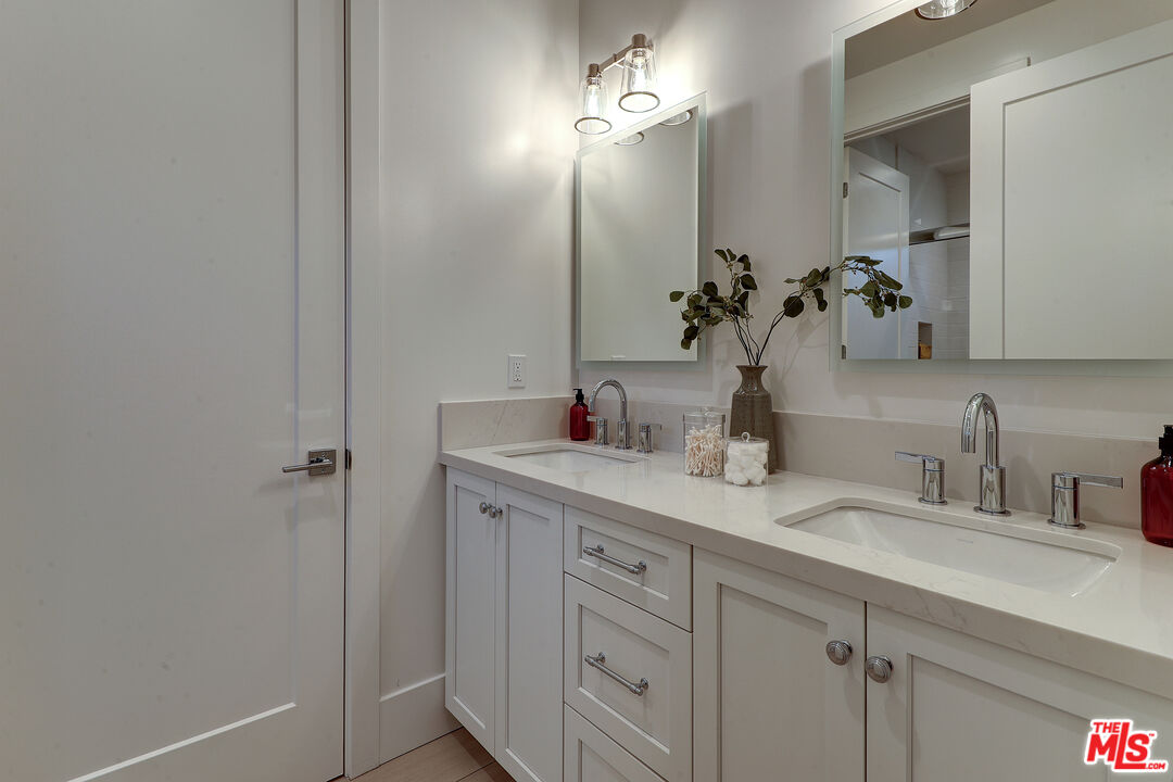4241 Woodcliff Road Sherman Oaks, CA 91403 - Photo 20 of 30