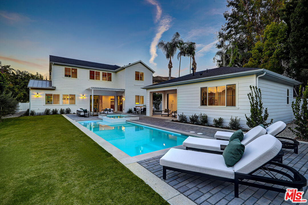 4241 Woodcliff Road Sherman Oaks, CA 91403 - Photo 2 of 30