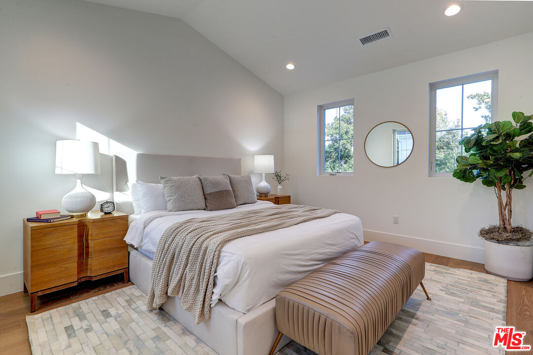 4241 Woodcliff Road Sherman Oaks, CA 91403 - Photo 22 of 30