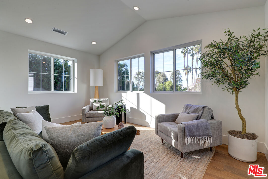 4241 Woodcliff Road Sherman Oaks, CA 91403 - Photo 26 of 30