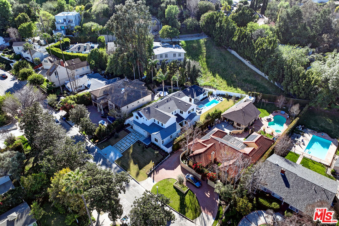 4241 Woodcliff Road Sherman Oaks, CA 91403 - Photo 4 of 30