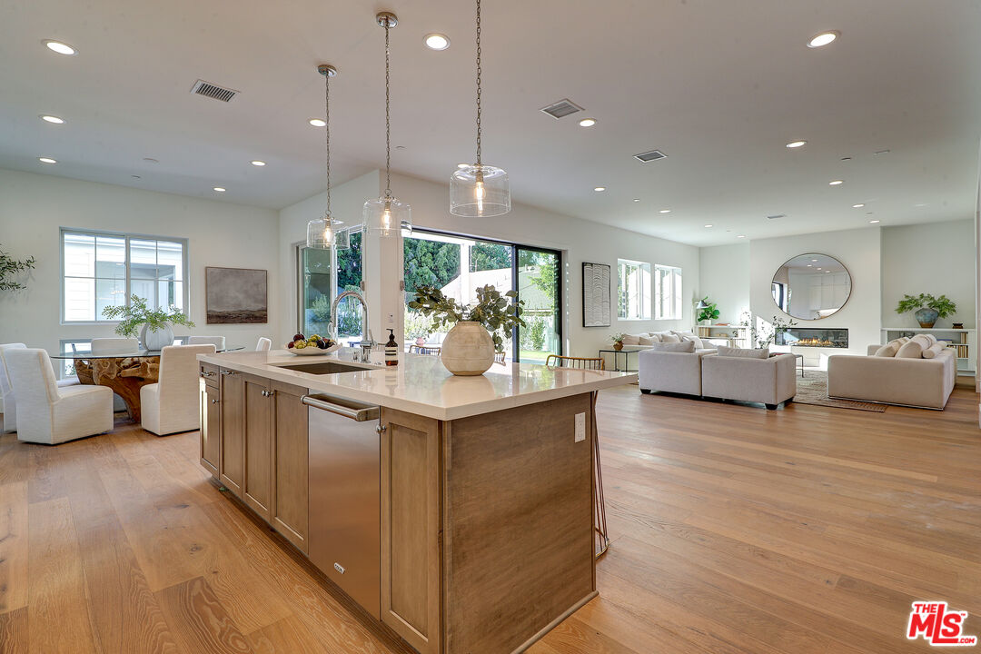 4241 Woodcliff Road Sherman Oaks, CA 91403 - Photo 5 of 30