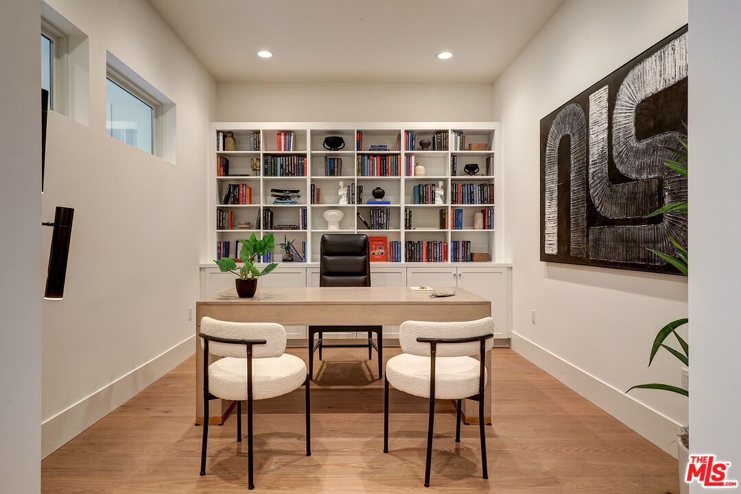 4241 Woodcliff Road Sherman Oaks, CA 91403 - Photo 6 of 30