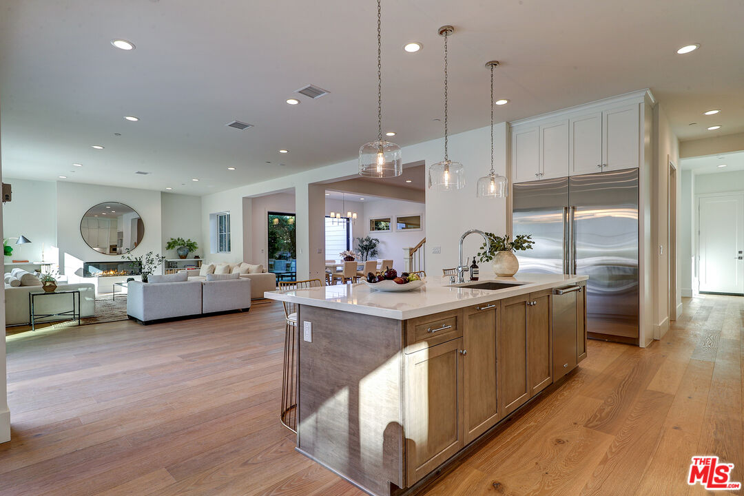 4241 Woodcliff Road Sherman Oaks, CA 91403 - Photo 7 of 30