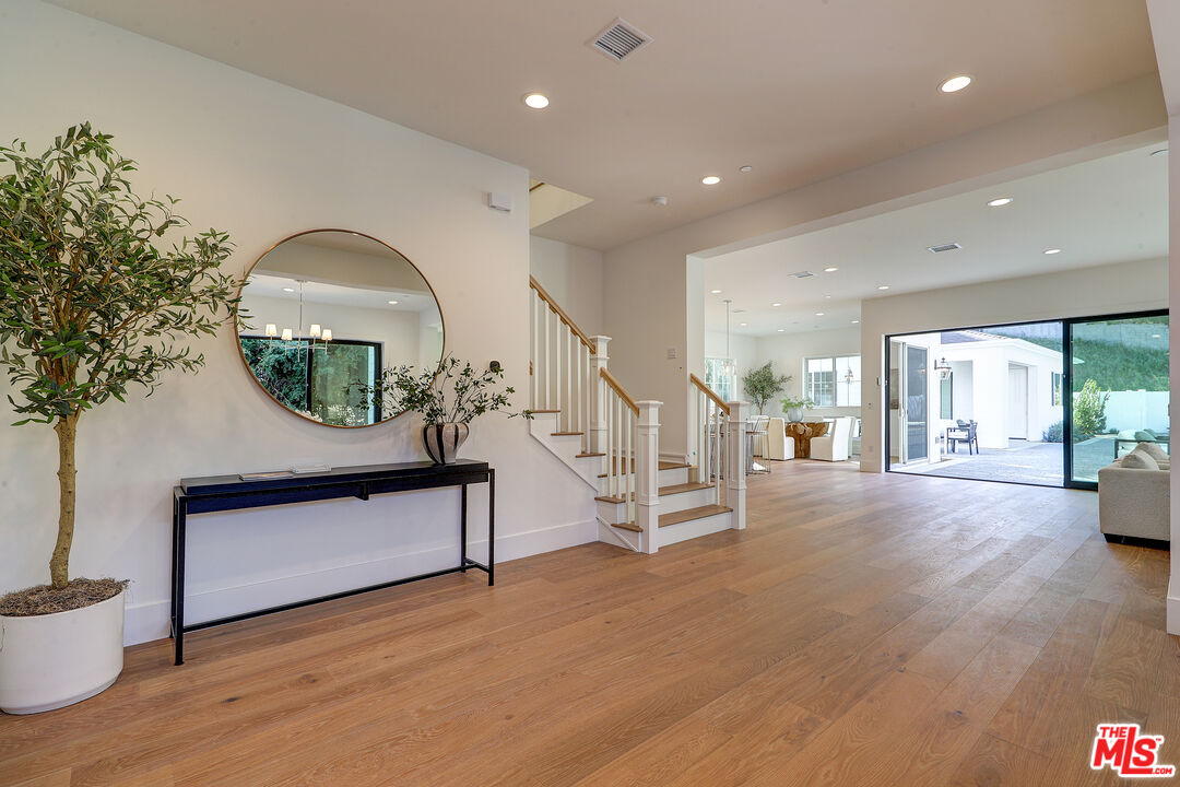 4241 Woodcliff Road Sherman Oaks, CA 91403 - Photo 8 of 30