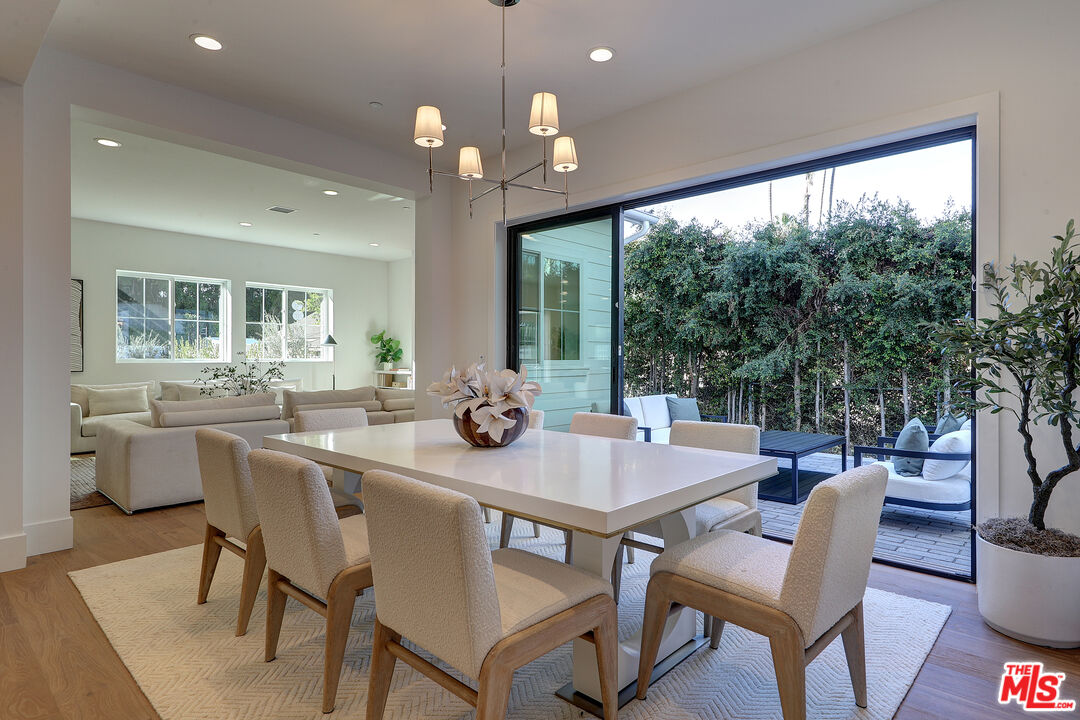 4241 Woodcliff Road Sherman Oaks, CA 91403 - Photo 9 of 30
