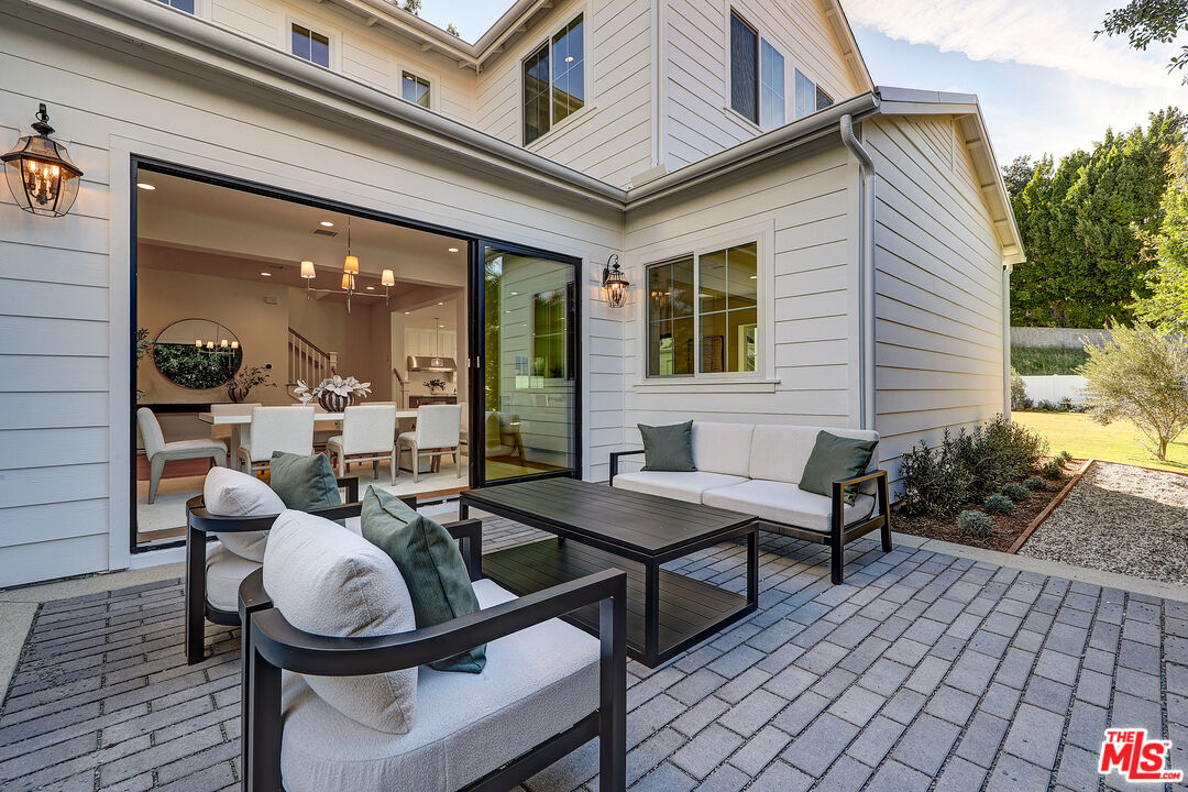 4241 Woodcliff Road Sherman Oaks, CA 91403 - Photo 10 of 30