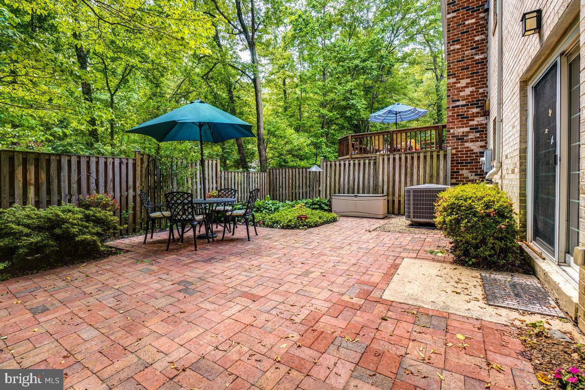 11711 Stillbrook Court Reston, VA 20191 - Photo 46 of 49 Patio Furniture Conveys!