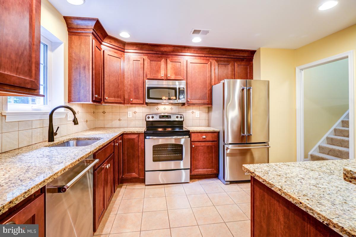 11711 Stillbrook Court Reston, VA 20191 - Photo 8 of 49 Gourmet Kitchen