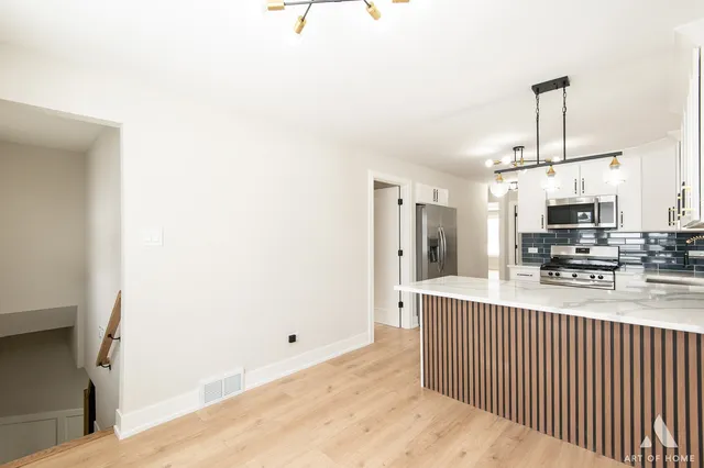 $439,900 | 7715 New England Avenue, Burbank, IL 60459