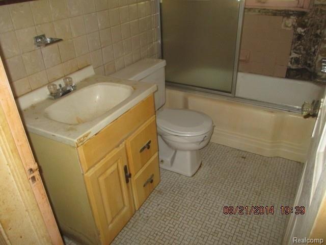 11082 Nottingham Road Detroit, MI 48224 - Photo 7 of 11 7.png