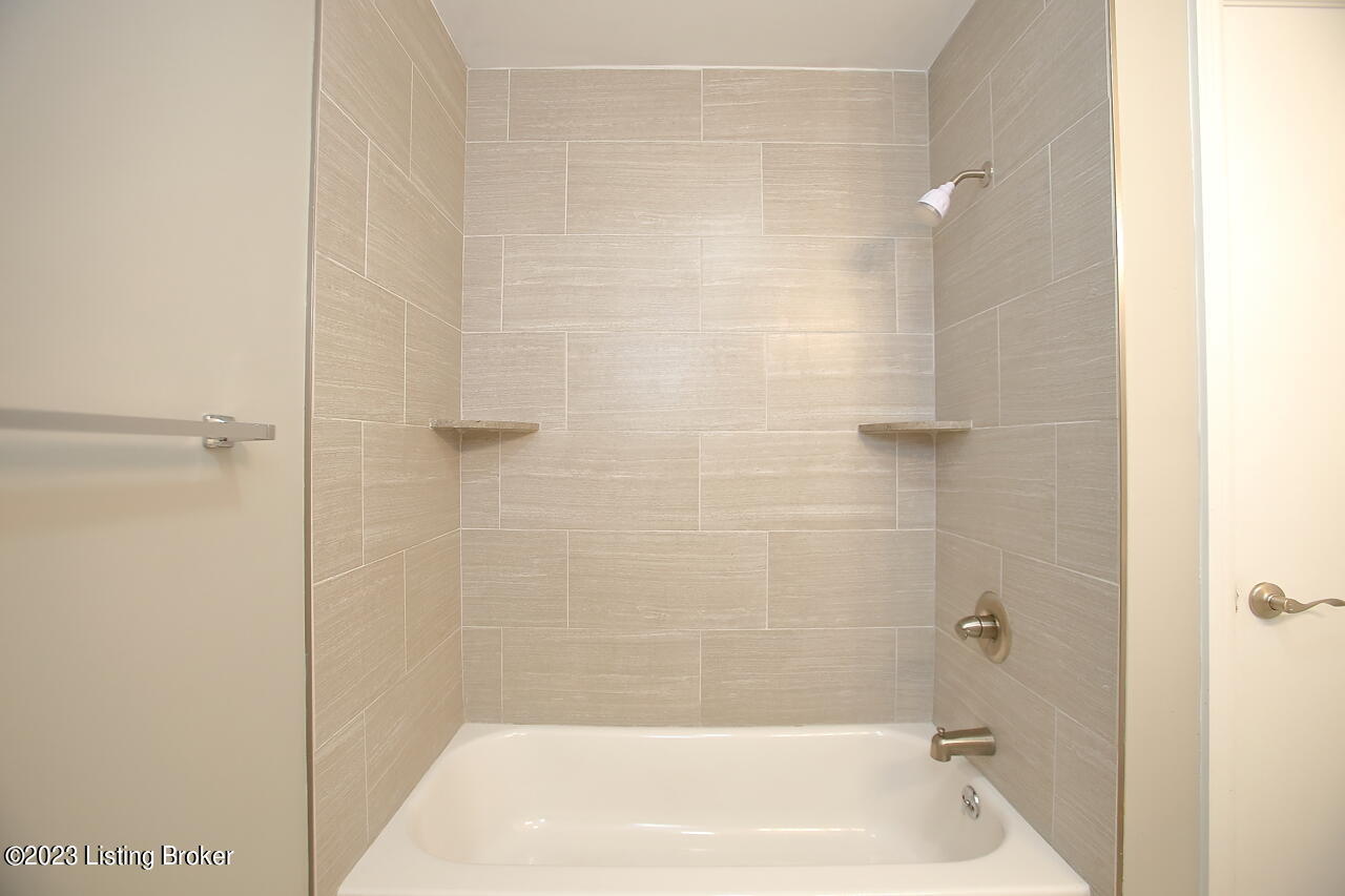 3454 Fern Lea Road Louisville, KY 40216 - Photo 39 of 56 Full Bath
