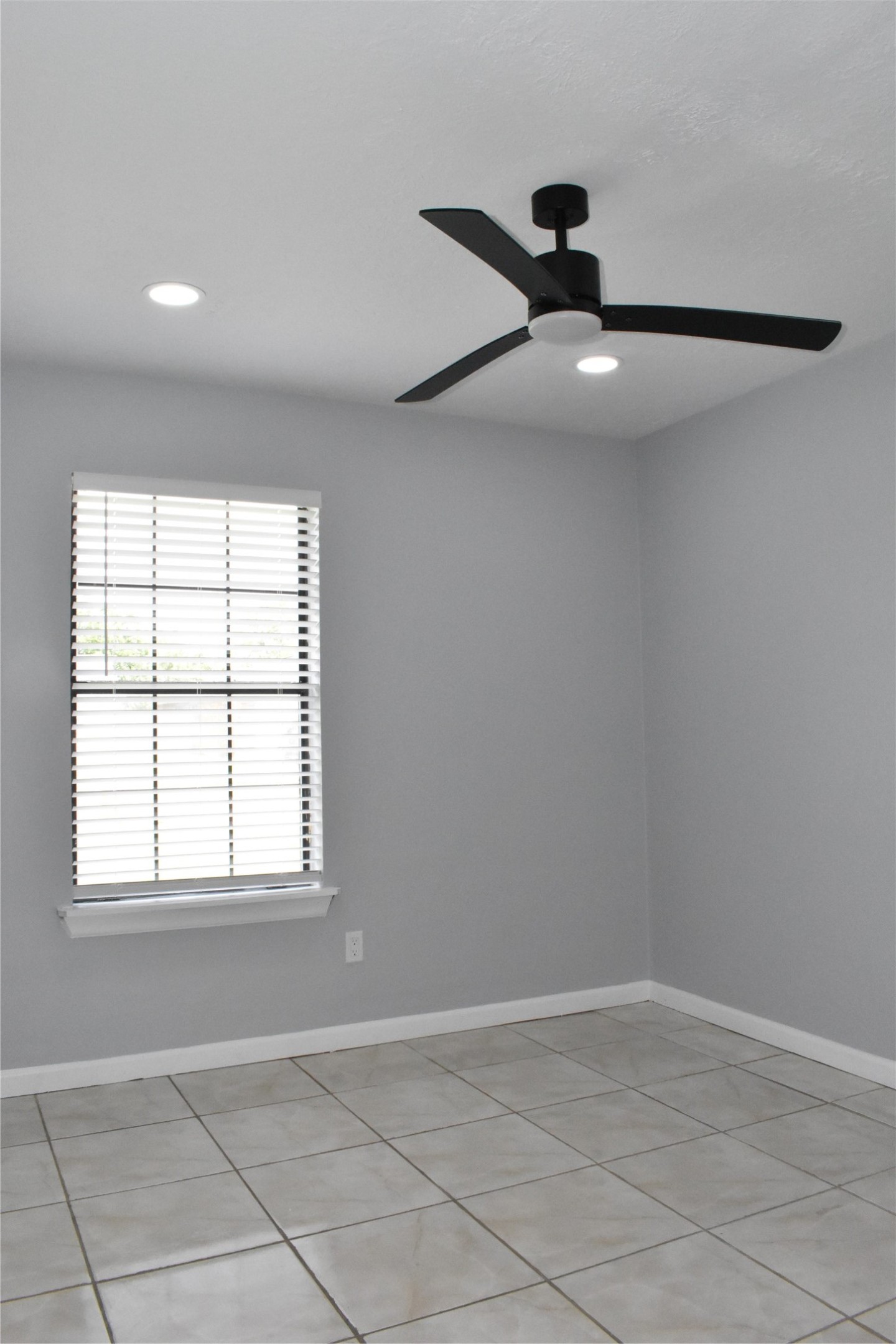 1347 Somercotes Lane Channelview, TX 77530 - Photo 21 of 30 an empty room with a window
