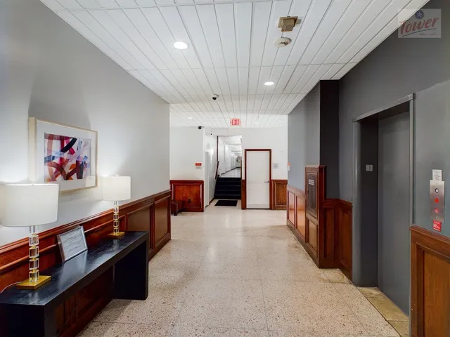 $1,995 | 1800 Lavaca Street, Unit 308, Austin, TX 78701