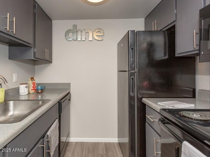 9415 North 99th Avenue, Unit 2 Peoria, AZ 85345 - Photo 4 of 14 Kitchen