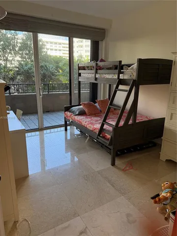 a room with an empty room