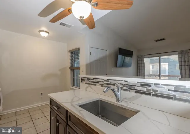 $2,200 | 8617 C Beekman Place, Alexandria, VA 22309