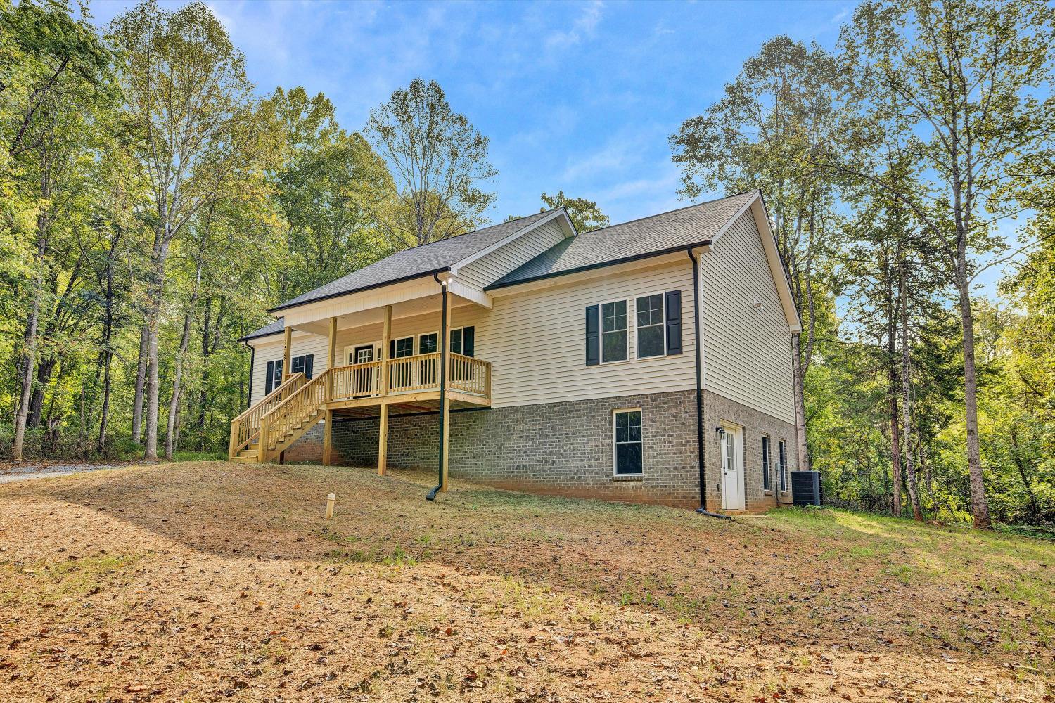 1522 Perennial Lane Goode, VA 24556 - Photo 4 of 48