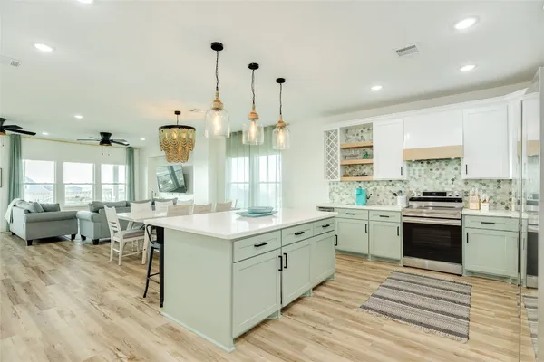 $695,000 | 312 Seabean Street, Surfside Beach, TX 77541