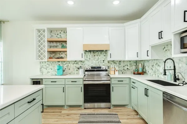 $695,000 | 312 Seabean Street, Surfside Beach, TX 77541