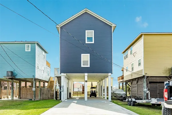 $695,000 | 312 Seabean Street, Surfside Beach, TX 77541