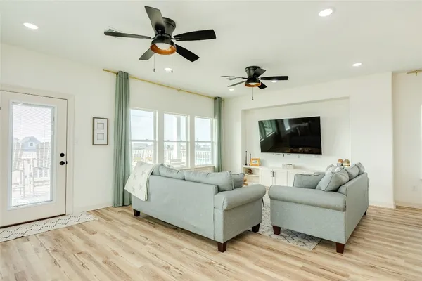 $695,000 | 312 Seabean Street, Surfside Beach, TX 77541