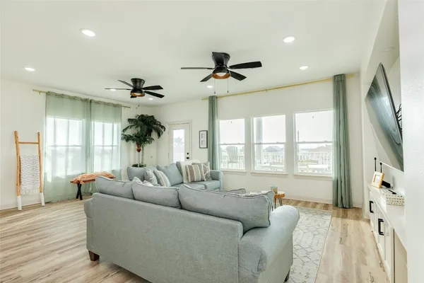 $695,000 | 312 Seabean Street, Surfside Beach, TX 77541