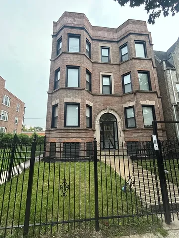 $1,900 | 1439 East 66th Place, Unit 1W, Chicago, IL 60637