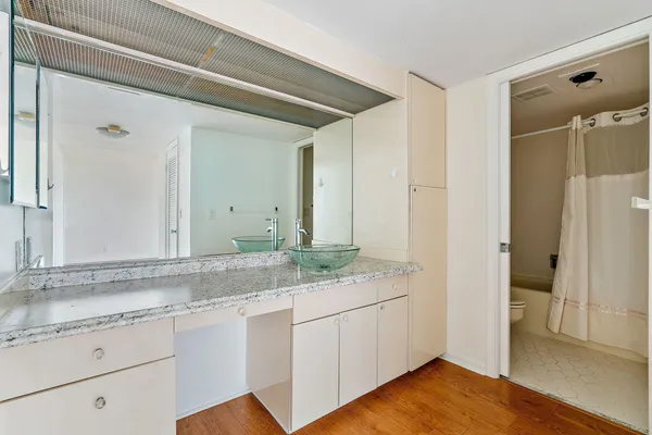 $2,100 | 2400 Presidential Way, Unit 1706, West Palm Beach, FL 33401