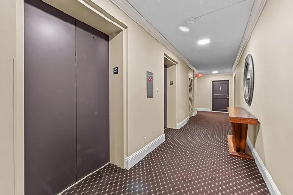 $2,100 | 2400 Presidential Way, Unit 1706, West Palm Beach, FL 33401