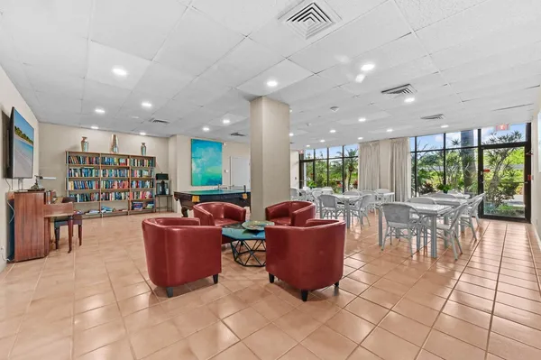 $2,100 | 2400 Presidential Way, Unit 1706, West Palm Beach, FL 33401