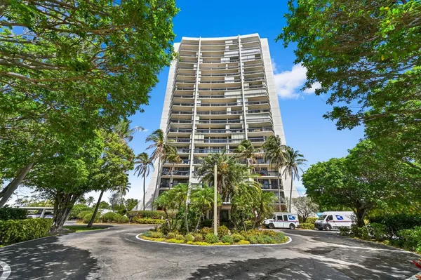 $2,100 | 2400 Presidential Way, Unit 1706, West Palm Beach, FL 33401