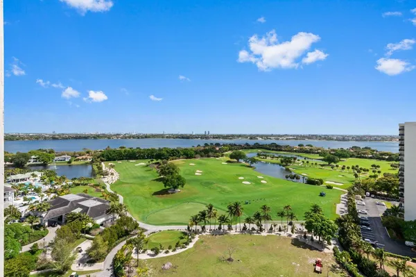 $2,100 | 2400 Presidential Way, Unit 1706, West Palm Beach, FL 33401