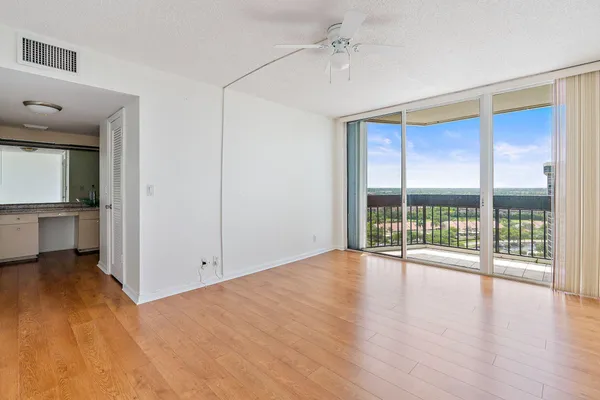 $2,100 | 2400 Presidential Way, Unit 1706, West Palm Beach, FL 33401